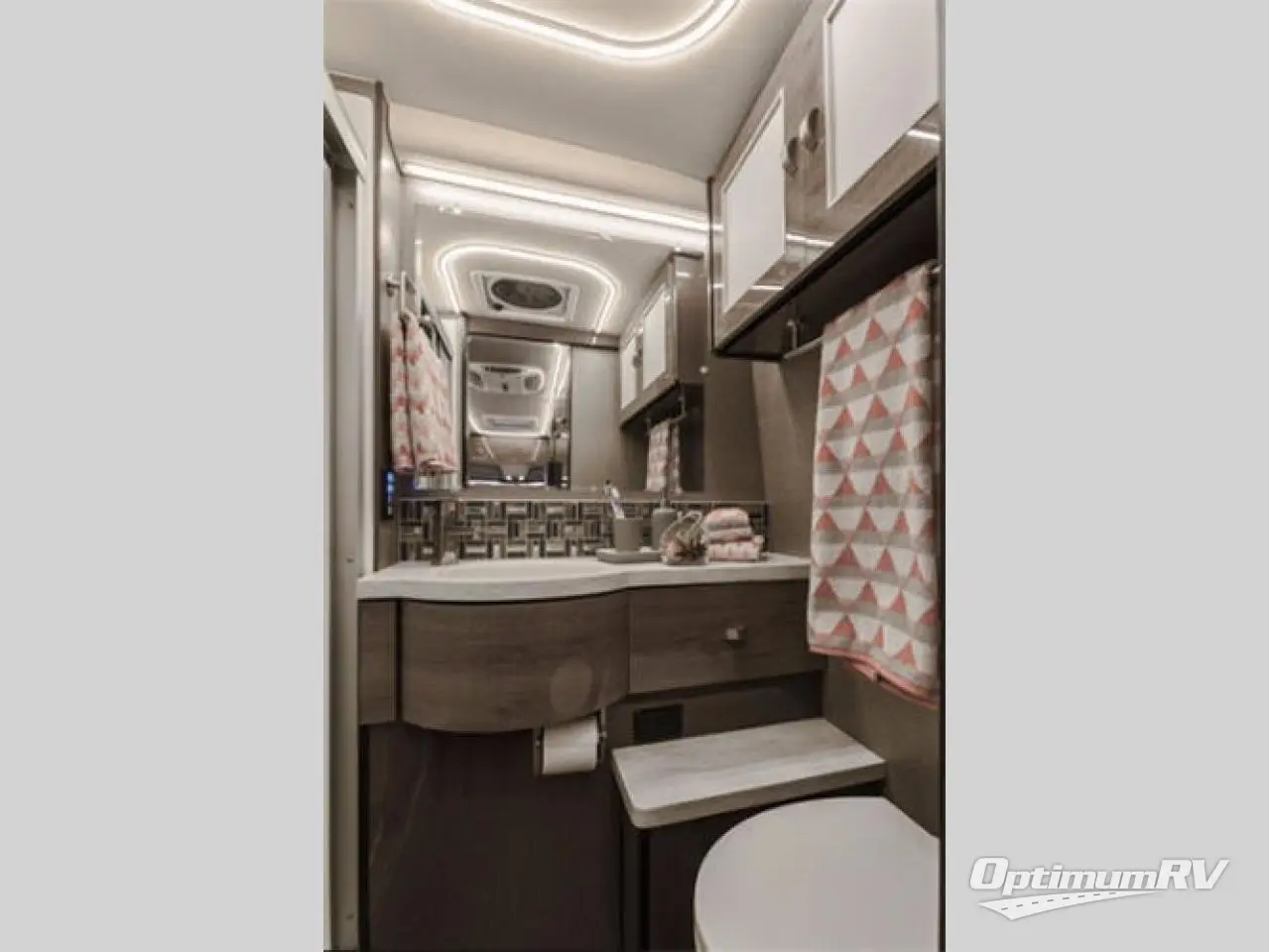 2017 Winnebago Era 70M Photo 22