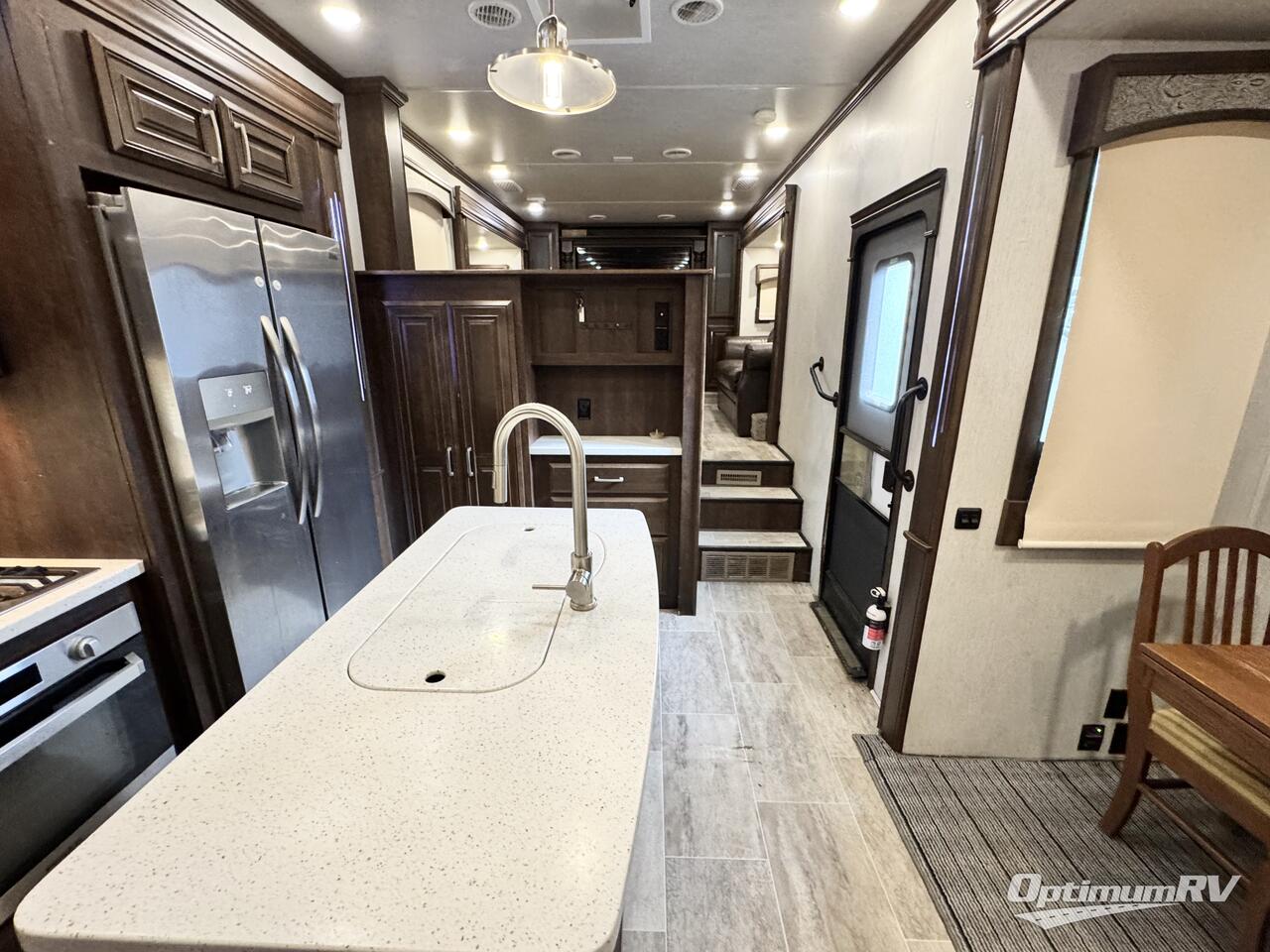 2019 Heartland Bighorn 3950FL Photo 5