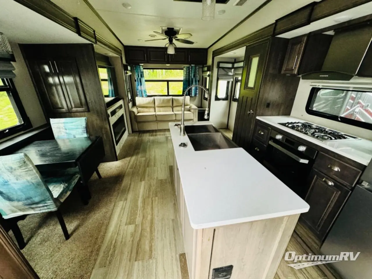 2020 Forest River Cardinal Luxury 345RLX Photo 4