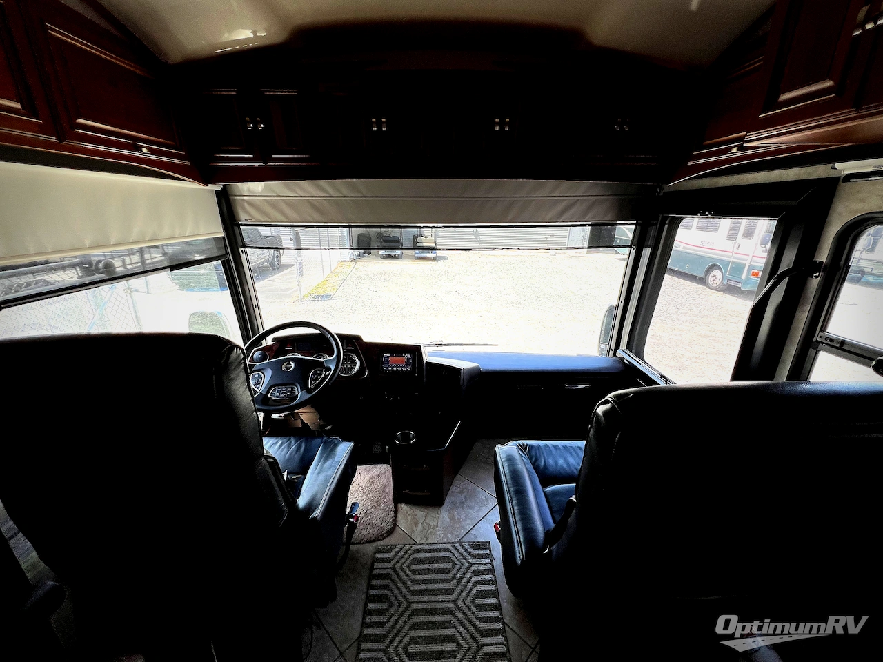 2011 Itasca Ellipse 42QD Photo 4