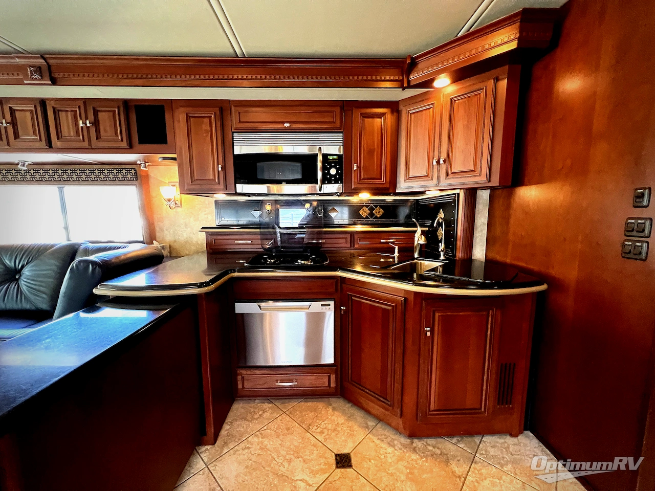 2011 Itasca Ellipse 42QD Photo 12
