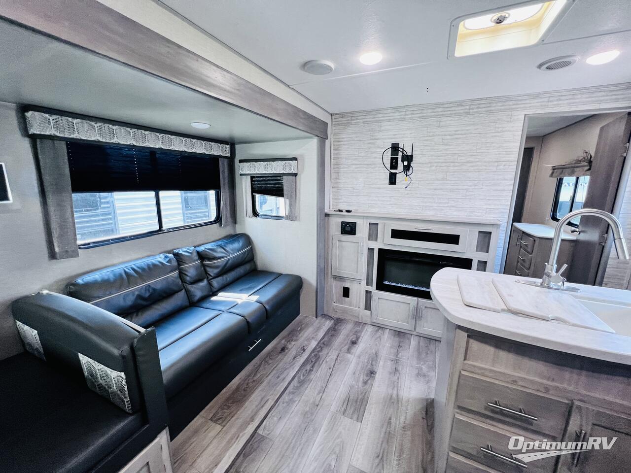 2023 Coachmen Catalina Legacy 343BHTS Photo 6