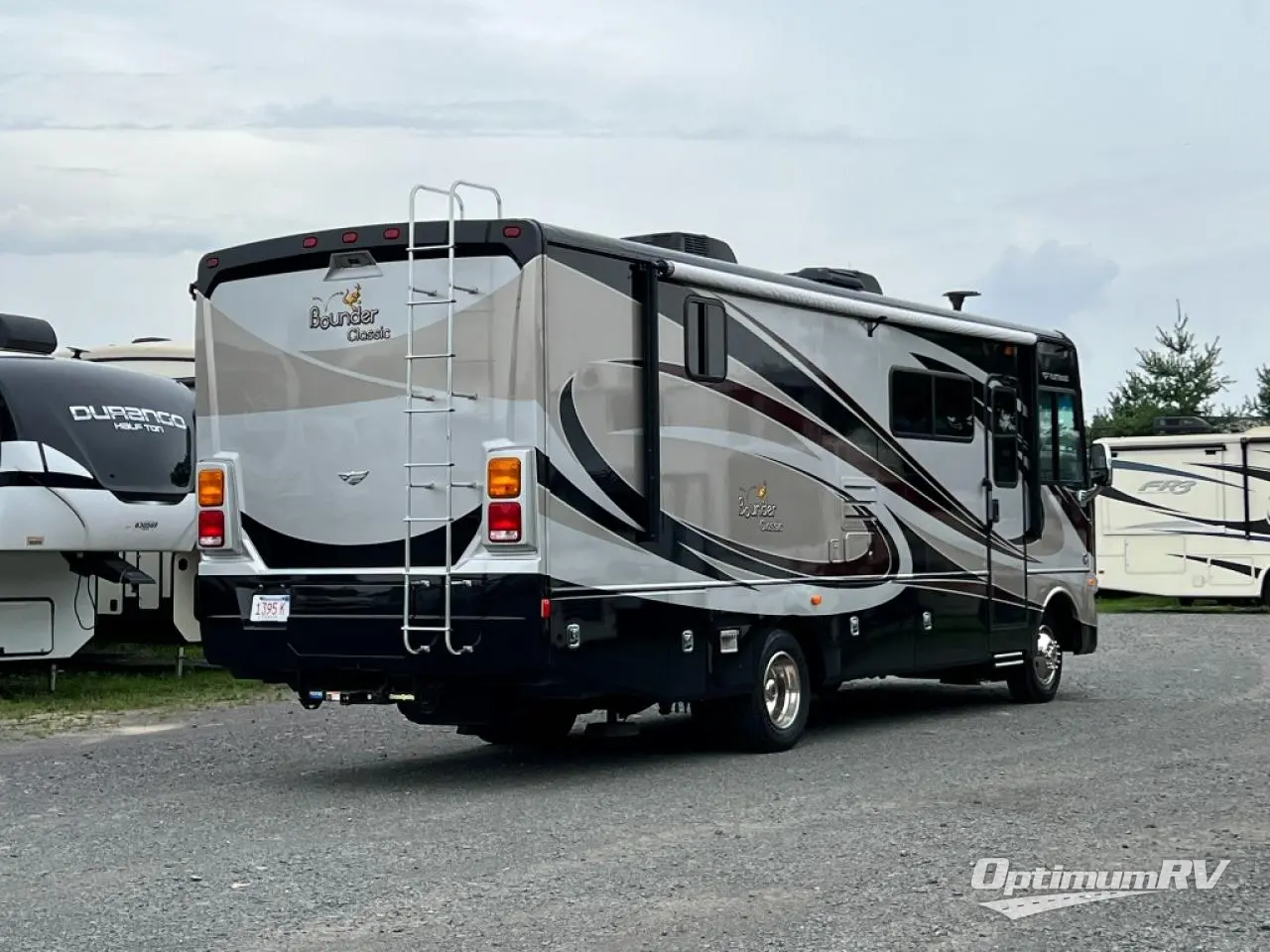 2014 Fleetwood Bounder 30T Photo 2