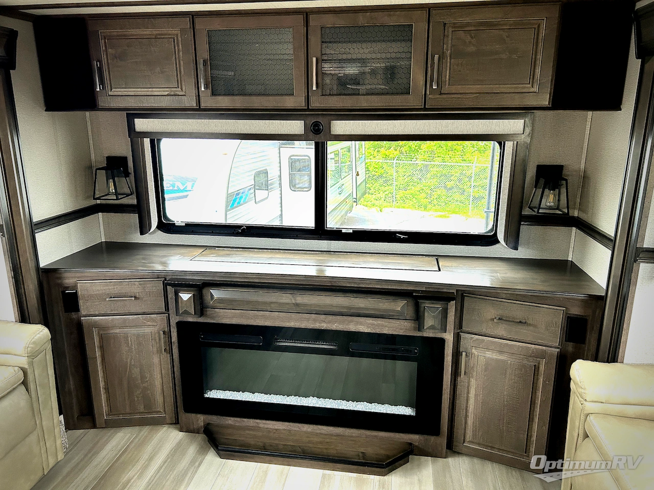 2021 Grand Design Solitude 375RES Photo 8