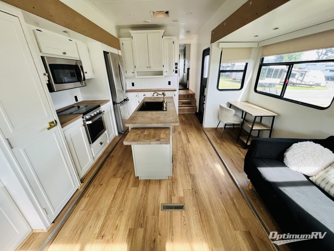 2019 Keystone Montana High Country 331RL Photo 5