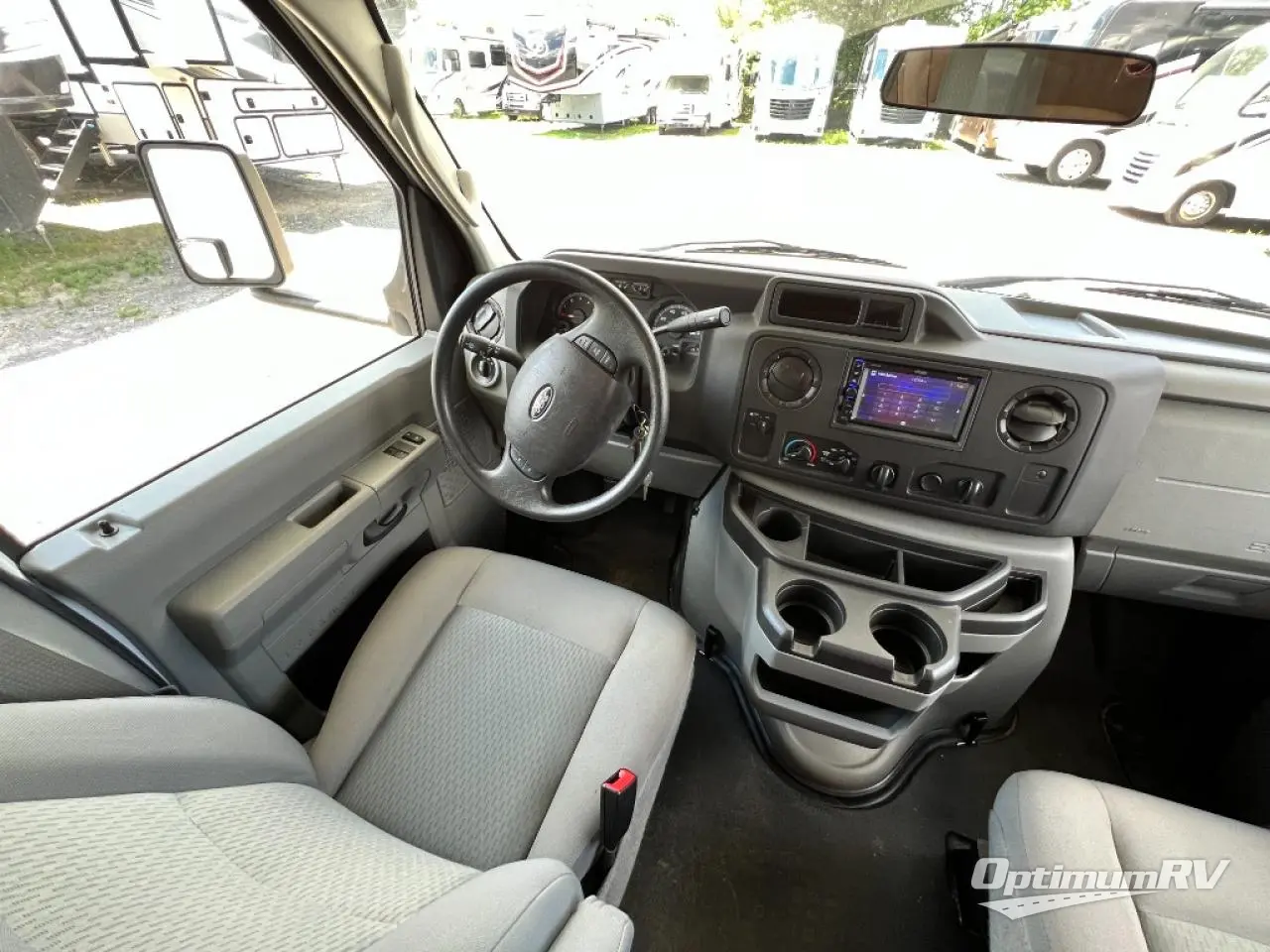 2020 Coachmen Freelander 31MB Ford 450 Photo 8