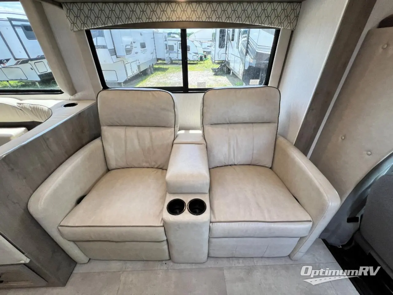 2020 Coachmen Freelander 31MB Ford 450 Photo 12