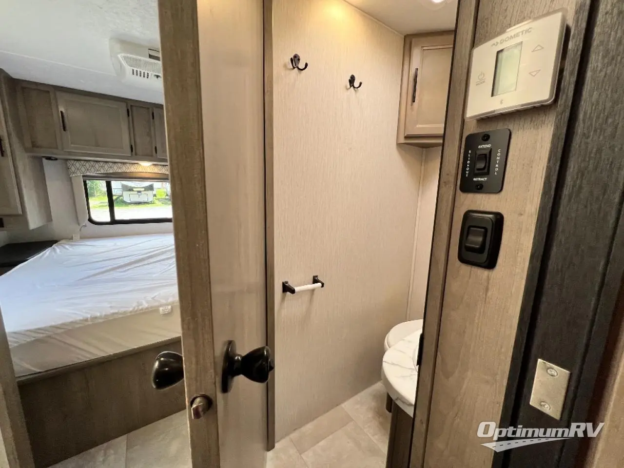 2020 Coachmen Freelander 31MB Ford 450 Photo 21