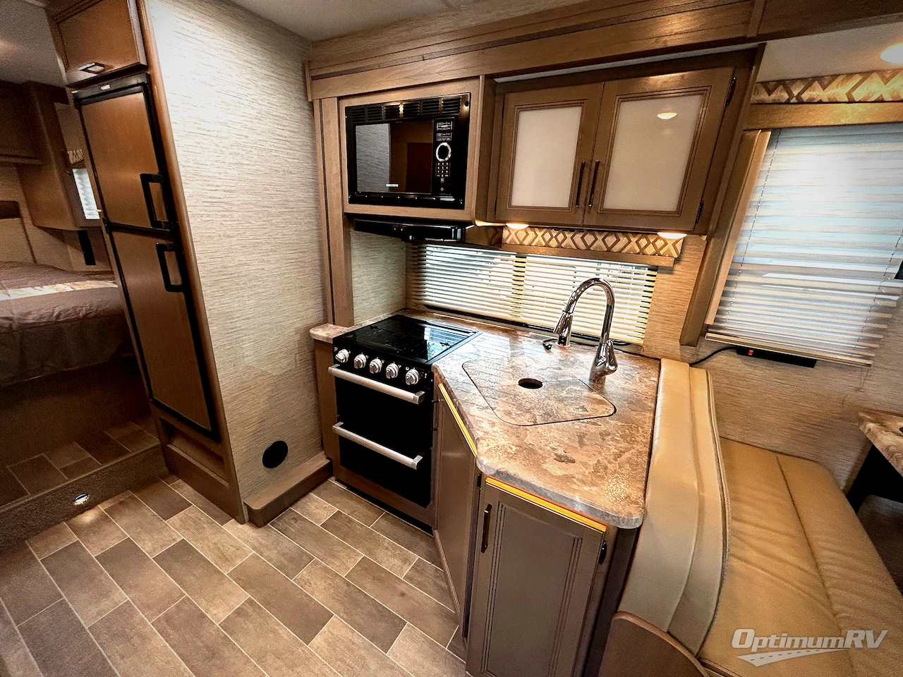 2022 Thor Quantum SE SE28 Ford Photo 14