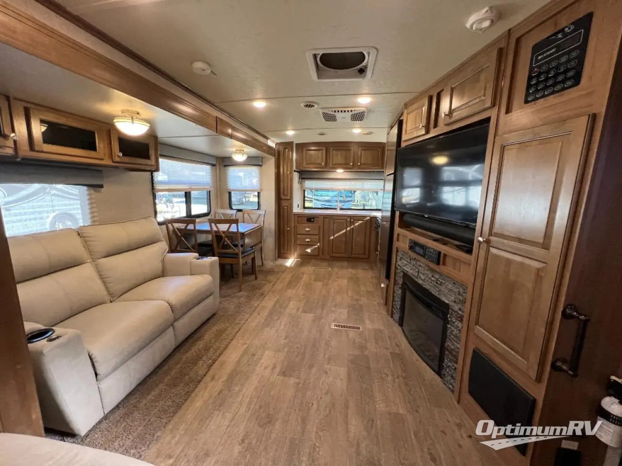 2014 Forest River Rockwood Signature Ultra Lite 8335BSS Photo 6