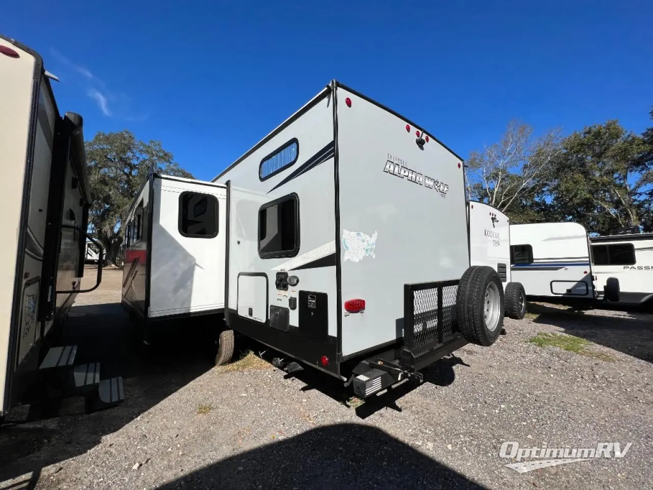 2022 Forest River Cherokee Alpha Wolf 26DBH-L Photo 3
