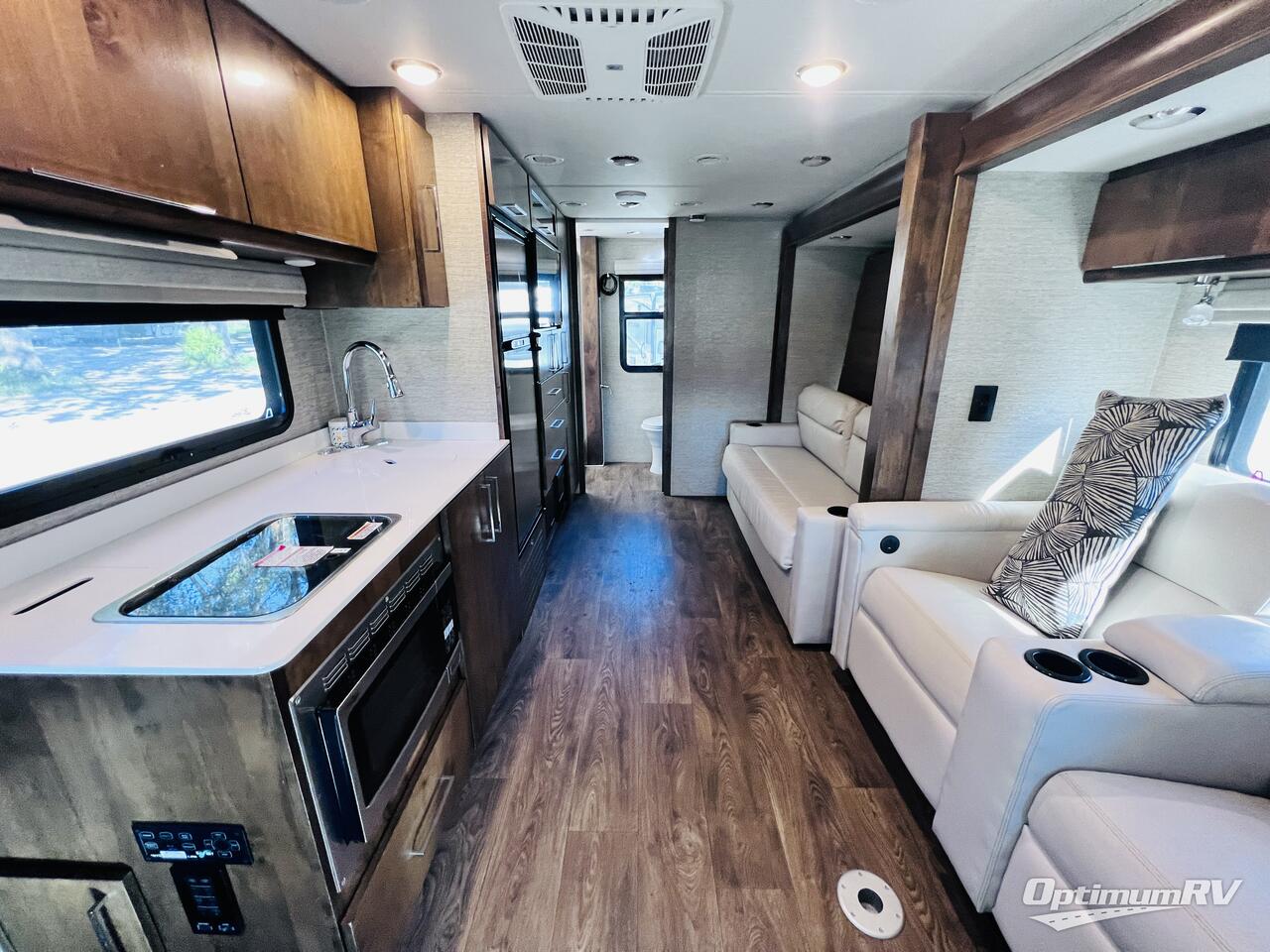 2020 Tiffin Wayfarer 25 RW Photo 4