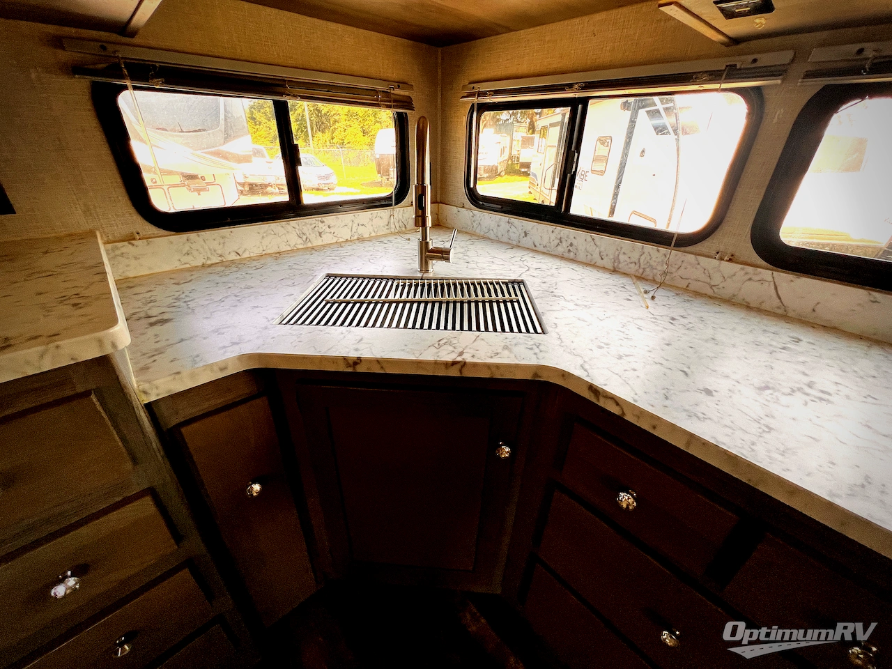2019 Keystone Outback Ultra Lite 260UML Photo 10