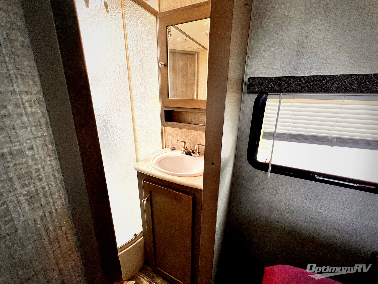 2019 Keystone Outback Ultra Lite 260UML Photo 17