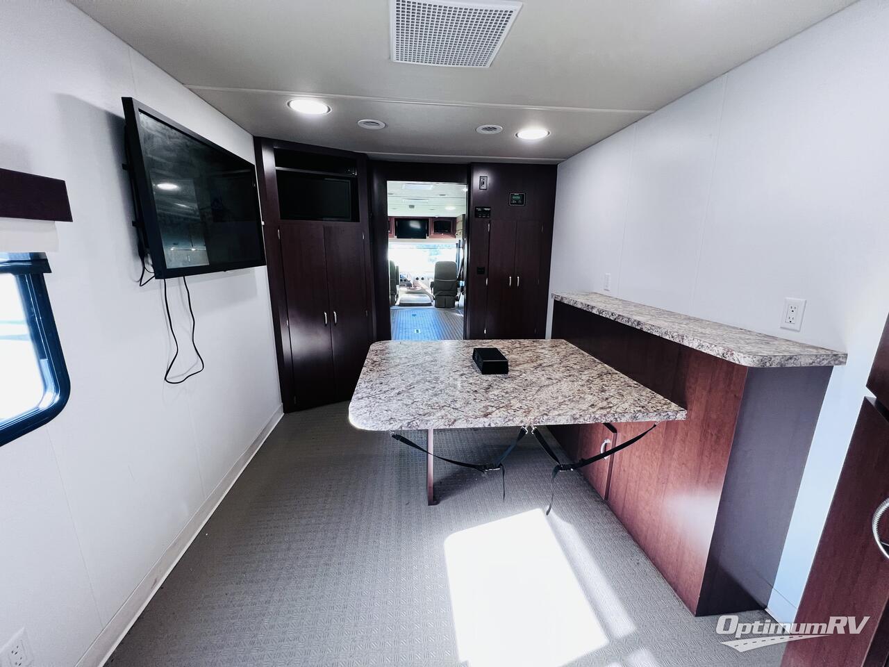 2013 Winnebago Adventurer 37F Photo 13