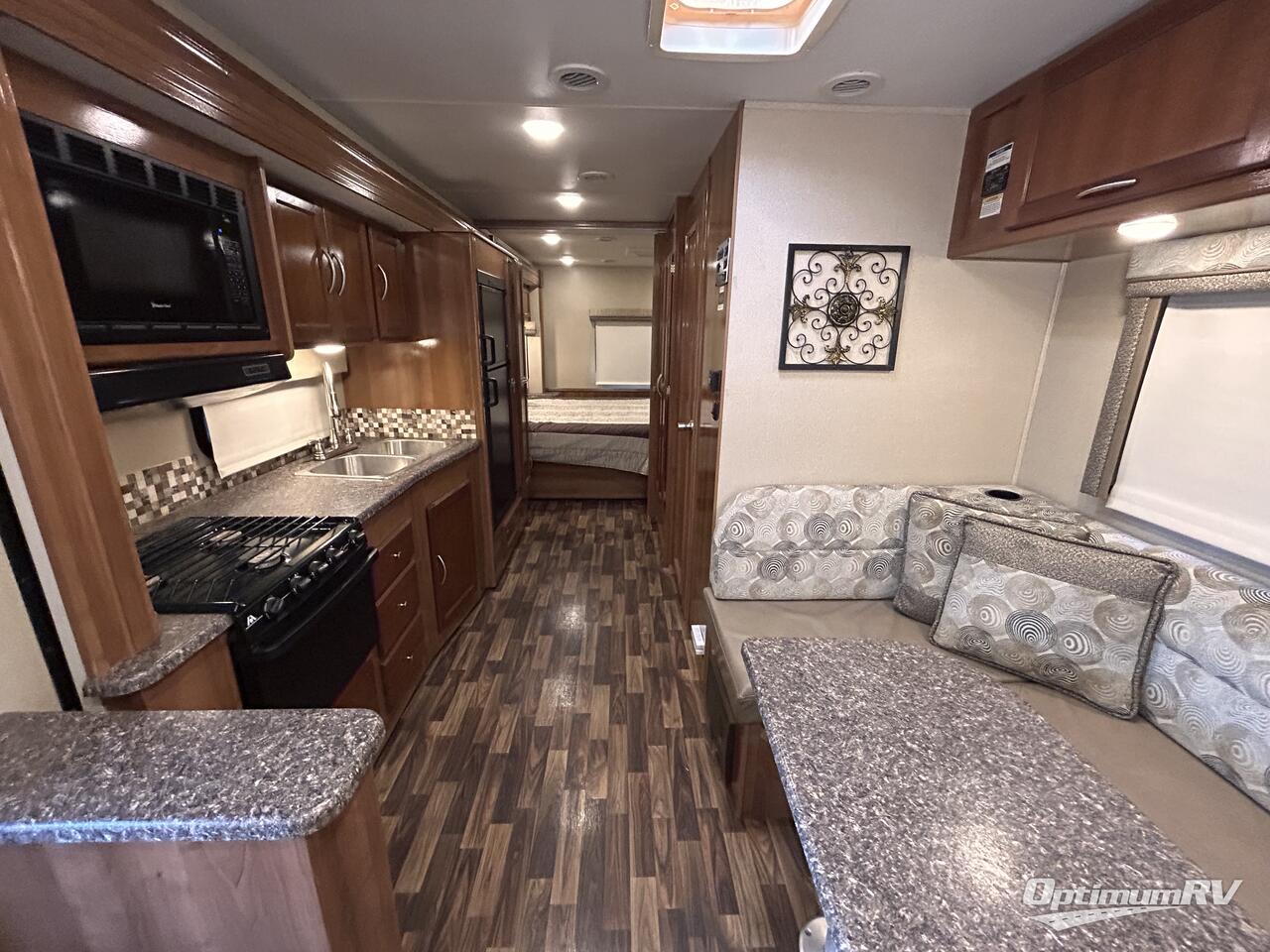 2017 Coachmen Pursuit 27 KB Photo 4