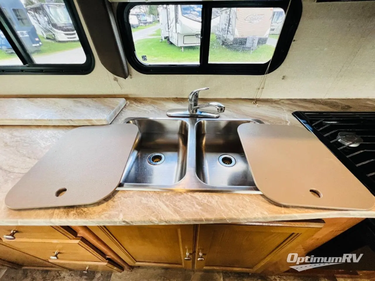 2019 Coachmen Leprechaun 319MB Ford 450 Photo 13