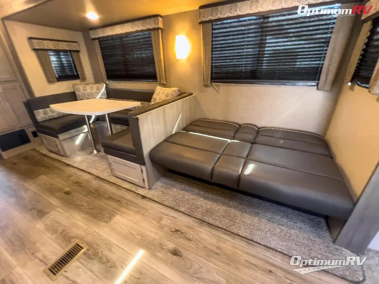 2022 Coachmen Catalina Legacy 323BHDSCK Photo 16