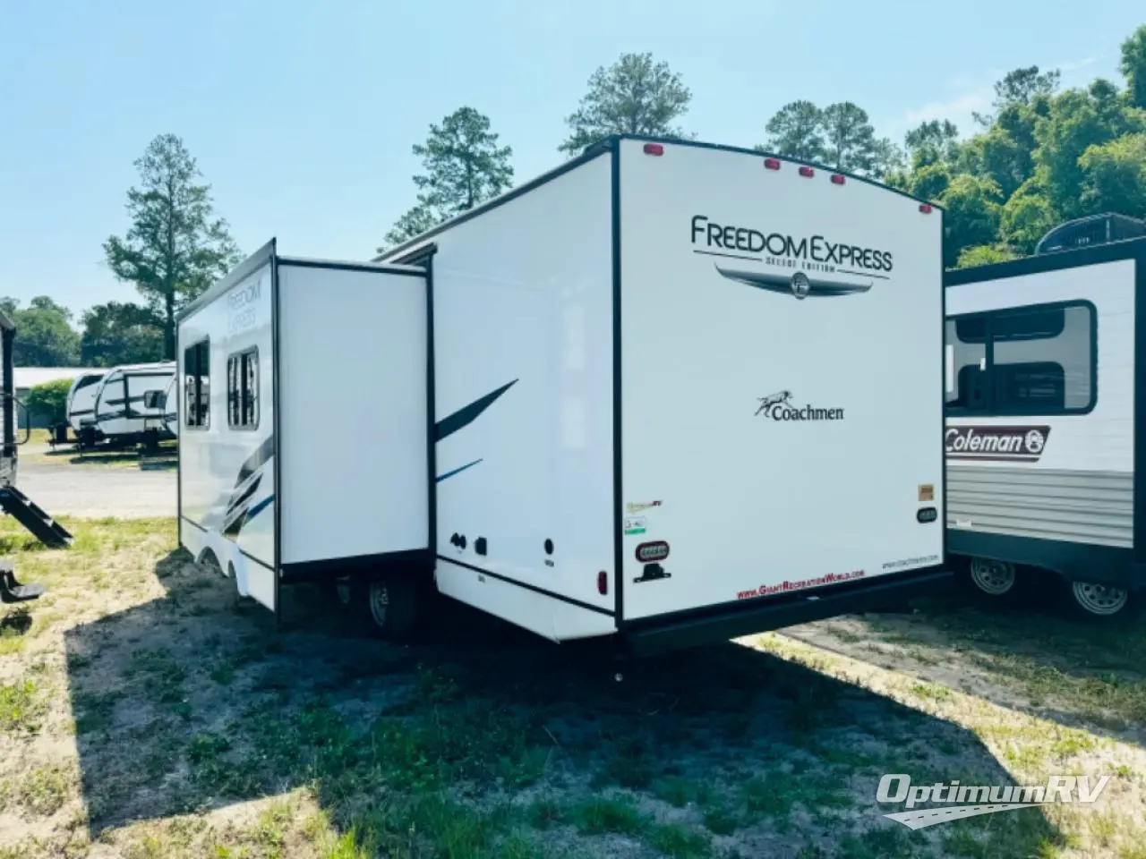 2022 Coachmen Freedom Express Select 28.7SE Photo 3