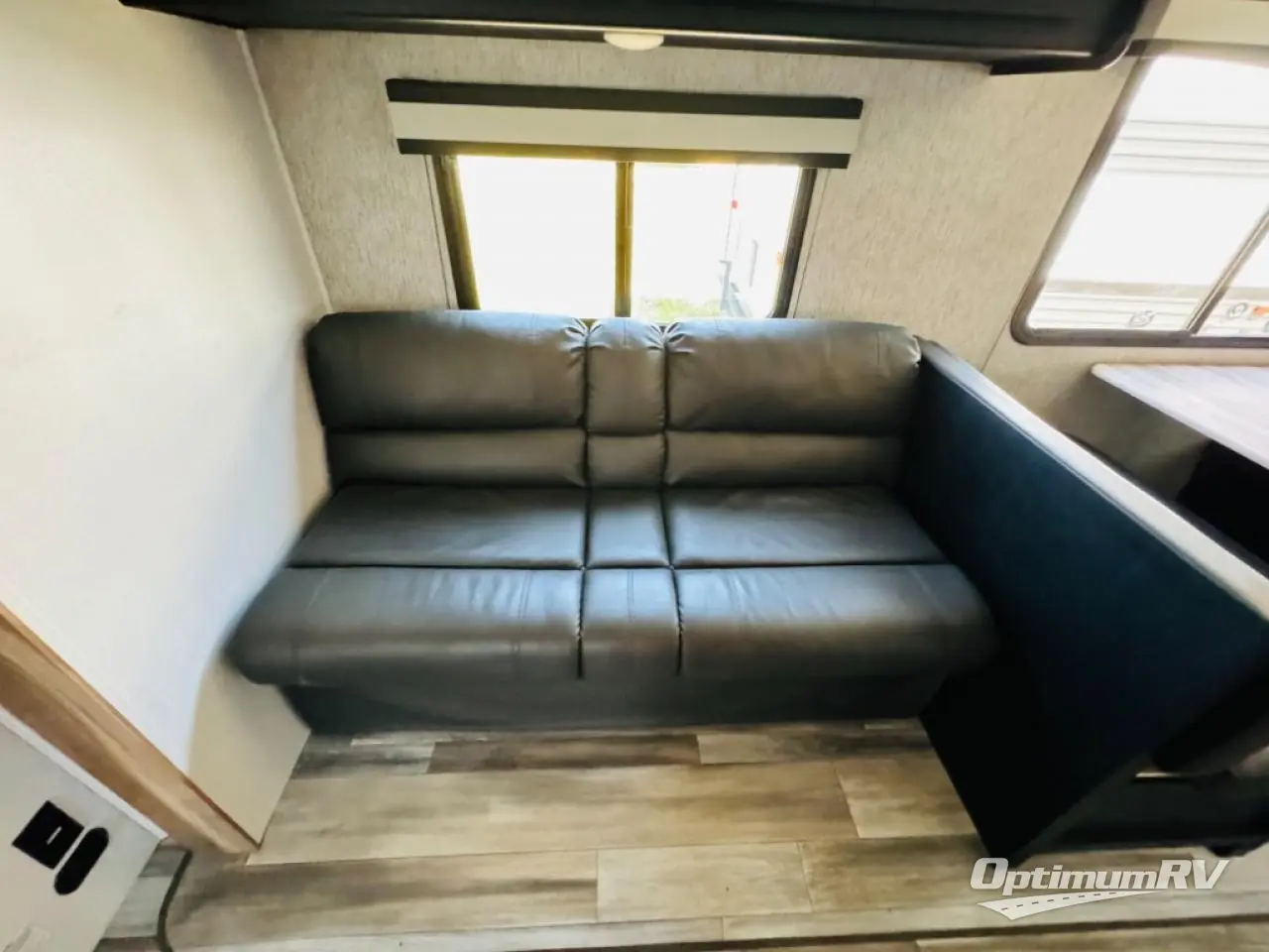 2022 Coachmen Freedom Express Select 28.7SE Photo 7