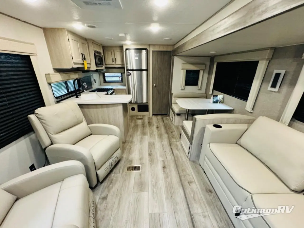 2024 Coachmen Catalina Legacy Edition 303RKDS Photo 4