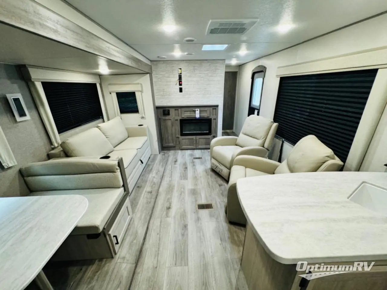 2024 Coachmen Catalina Legacy Edition 303RKDS Photo 5