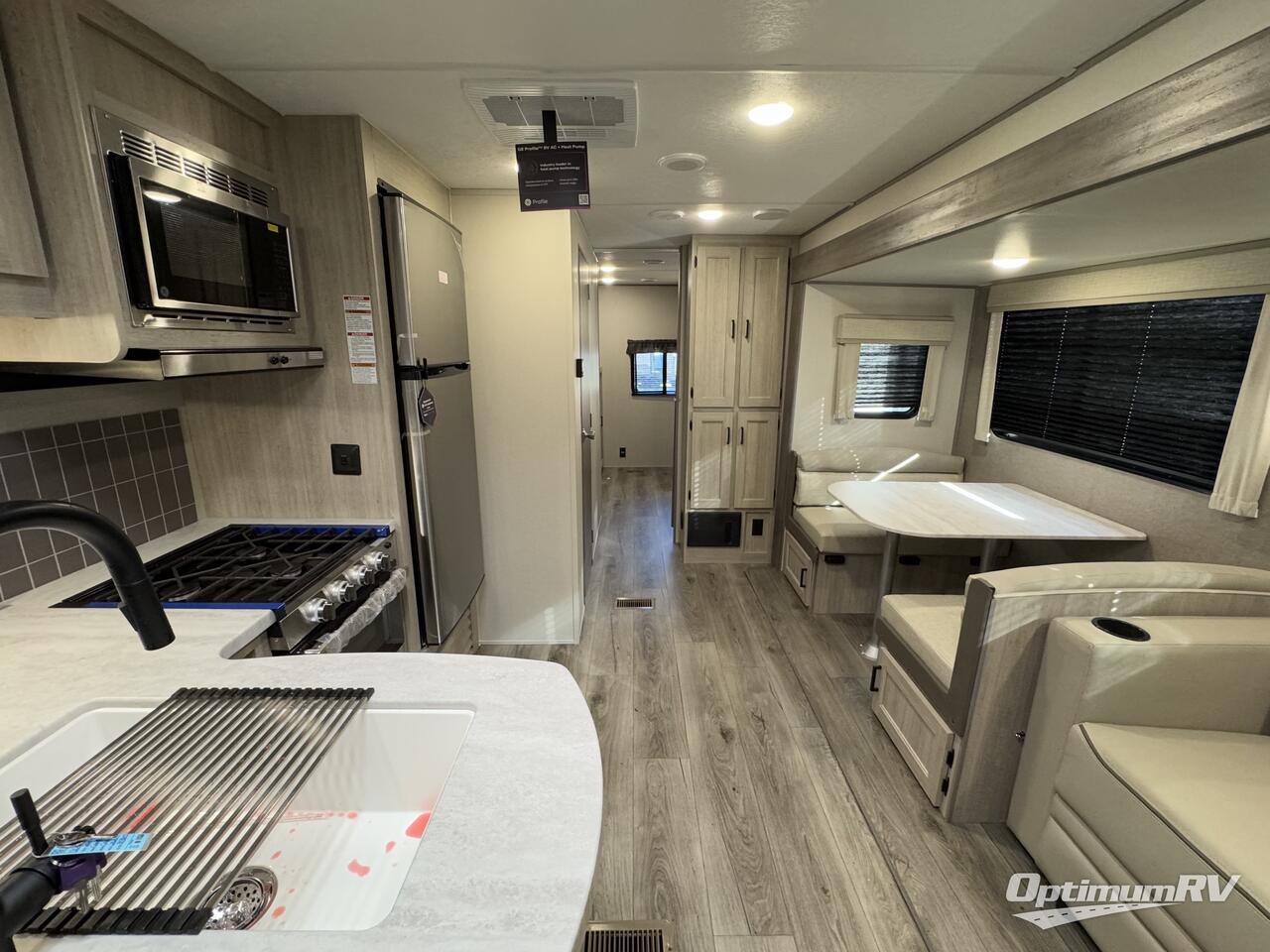 2025 Coachmen Catalina Legacy Edition 343BHTS Photo 4