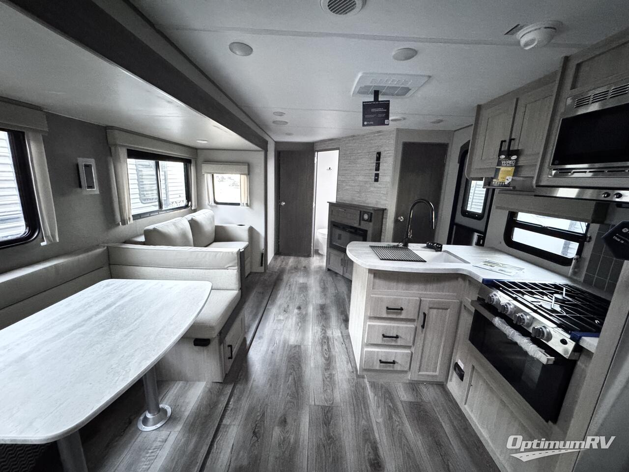 2025 Coachmen Catalina Legacy Edition 293TQBSCK Photo 5