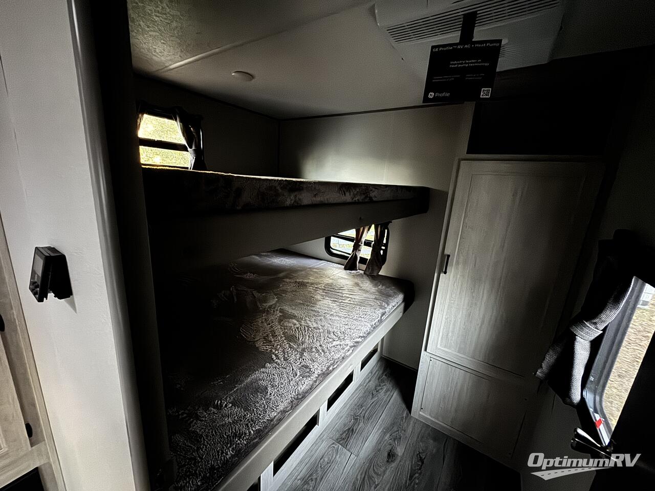 2025 Coachmen Catalina Legacy Edition 293TQBSCK Photo 9