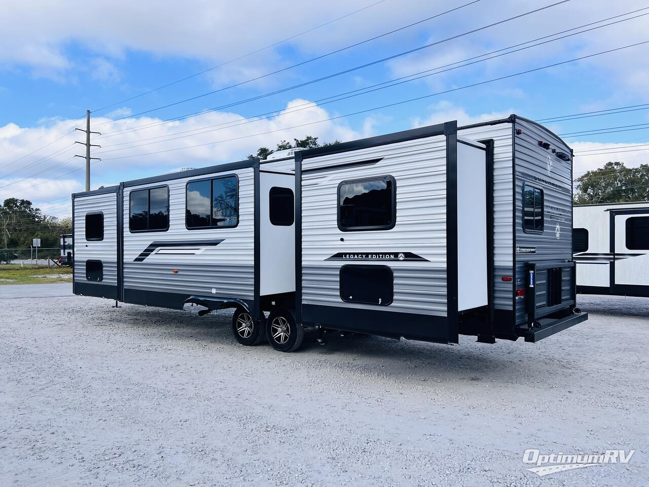 2025 Coachmen Catalina Legacy Edition 343BHTS Photo 2