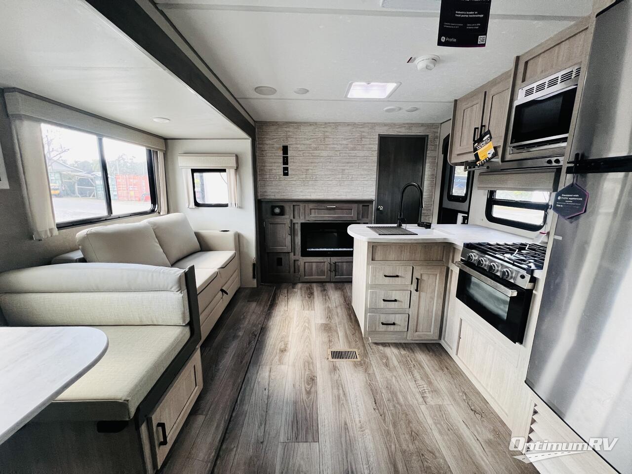 2025 Coachmen Catalina Legacy Edition 343BHTS Photo 5