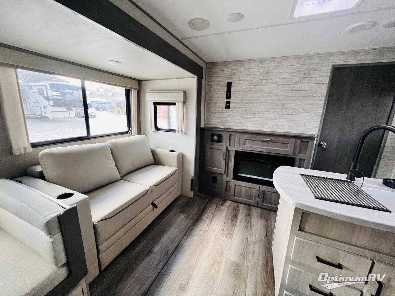 2025 Coachmen Catalina Legacy Edition 343BHTS Photo 6