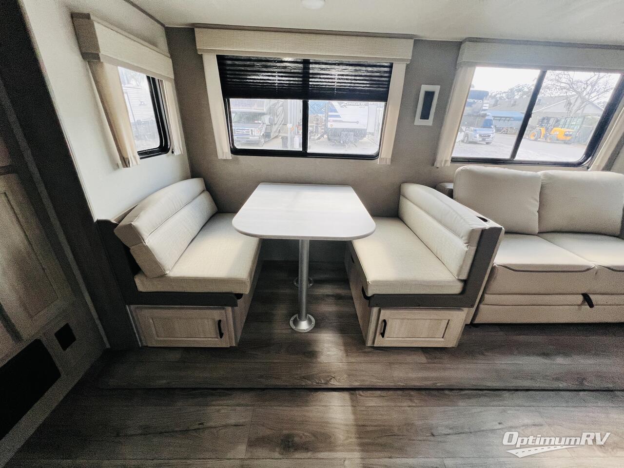 2025 Coachmen Catalina Legacy Edition 343BHTS Photo 9