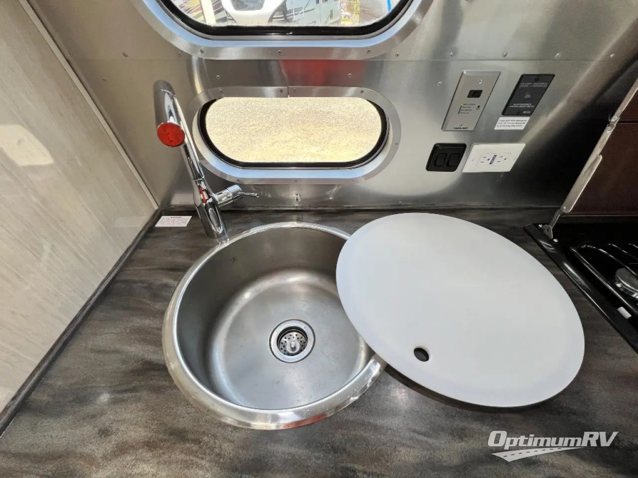 2018 Airstream International Serenity 23FB Photo 7