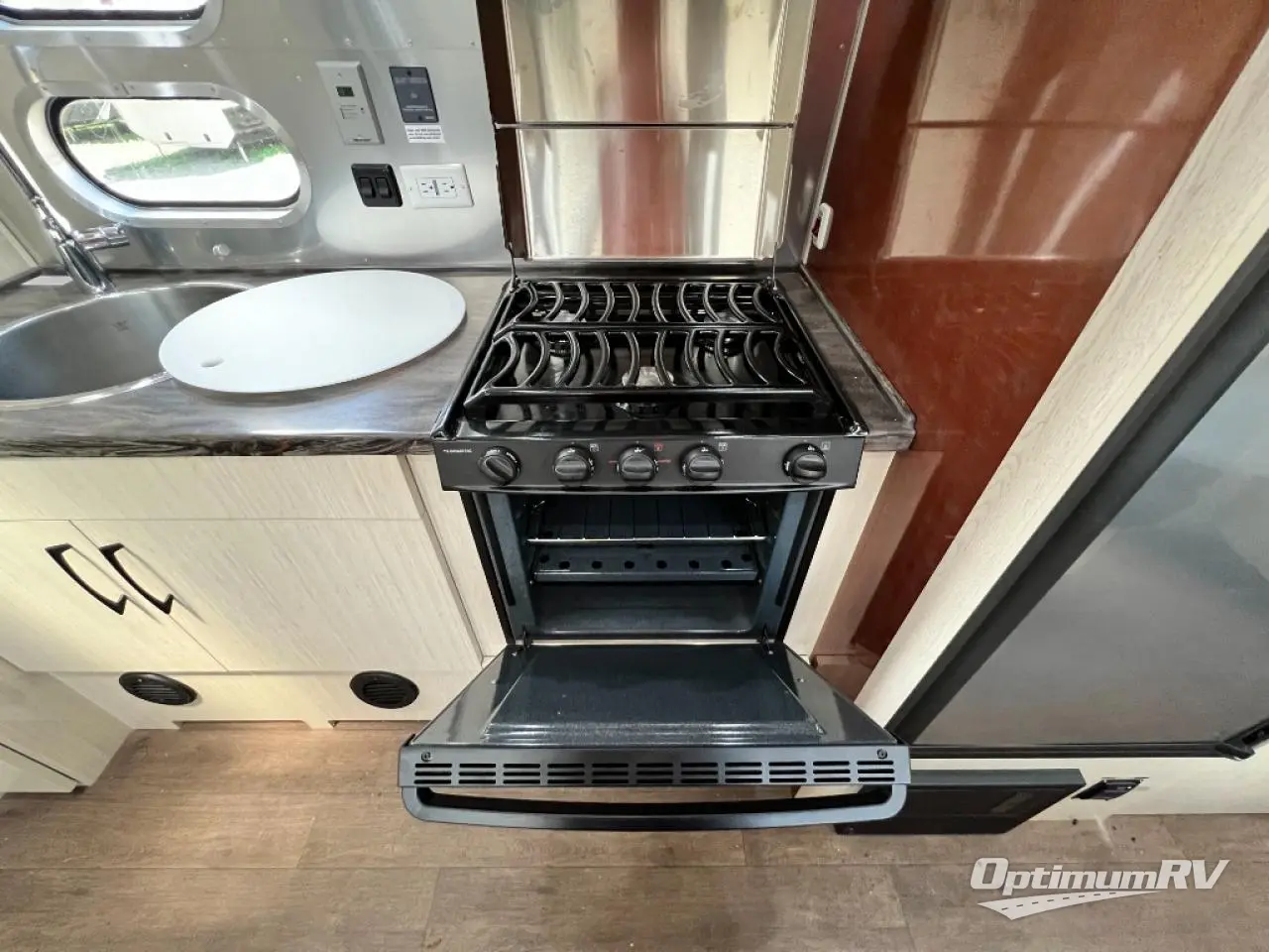 2018 Airstream International Serenity 23FB Photo 8