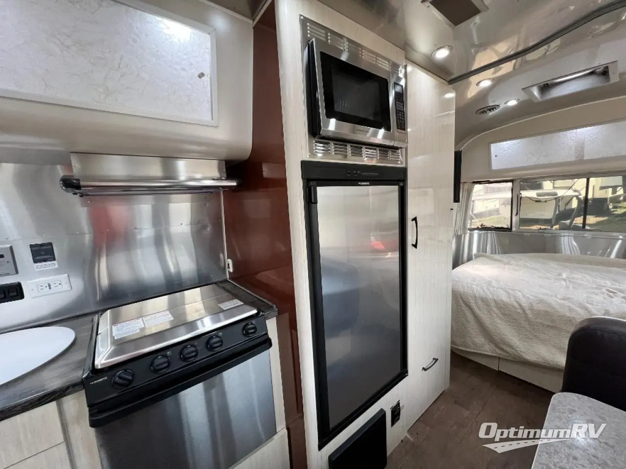 2018 Airstream International Serenity 23FB Photo 9