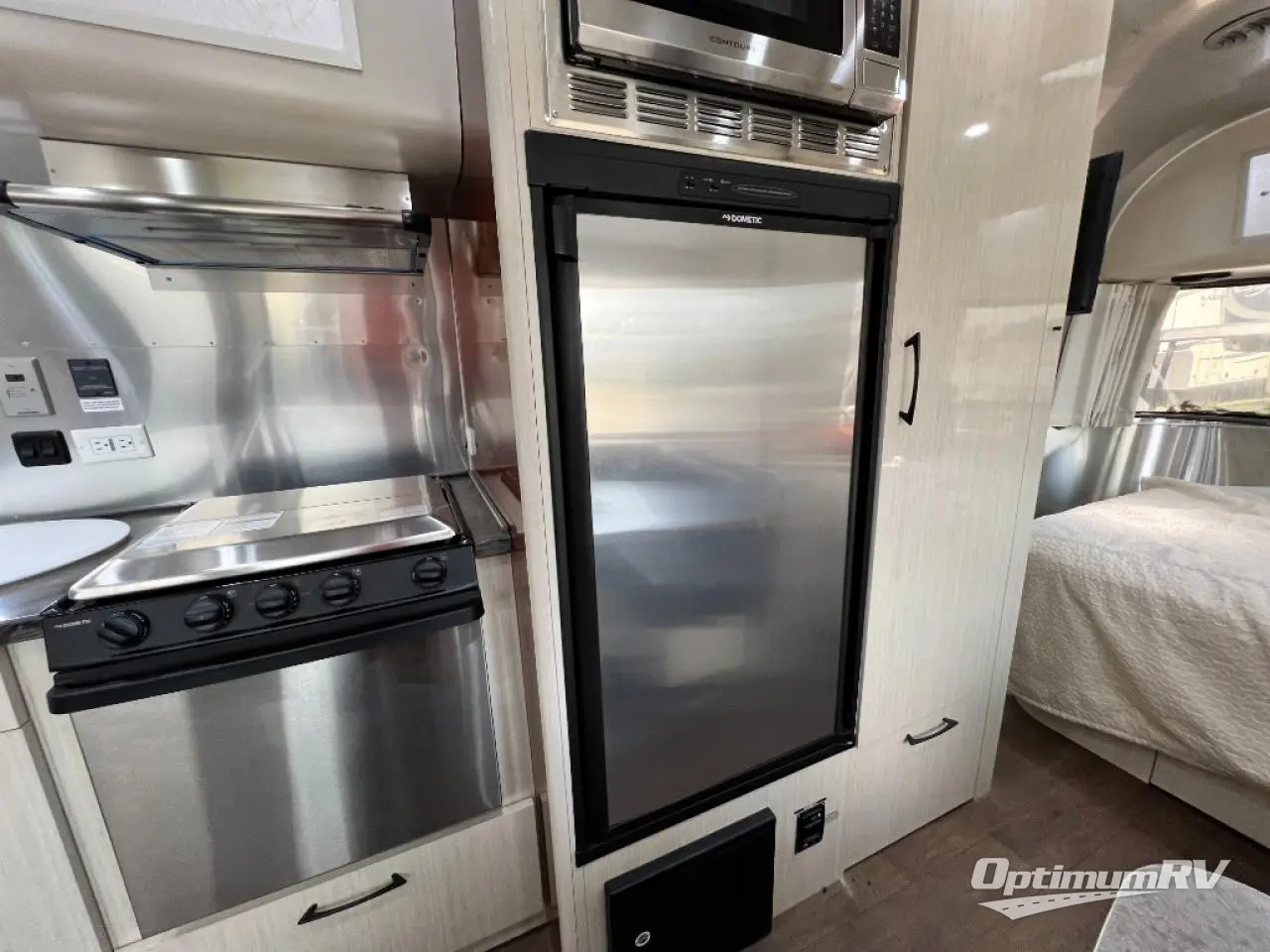 2018 Airstream International Serenity 23FB Photo 11