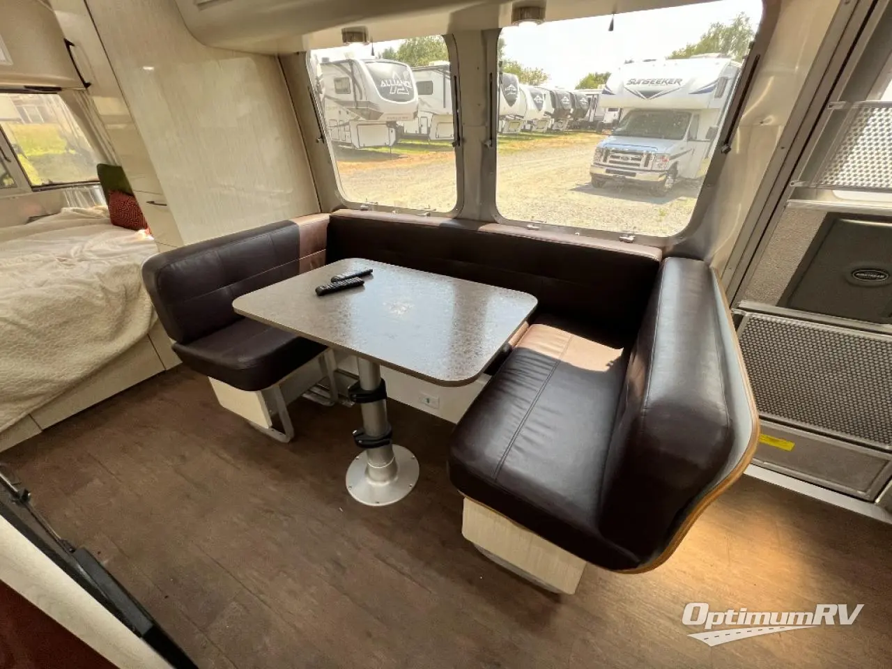 2018 Airstream International Serenity 23FB Photo 12