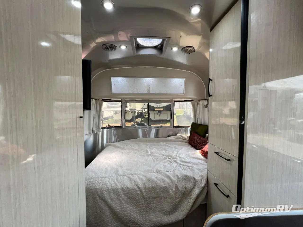 2018 Airstream International Serenity 23FB Photo 14