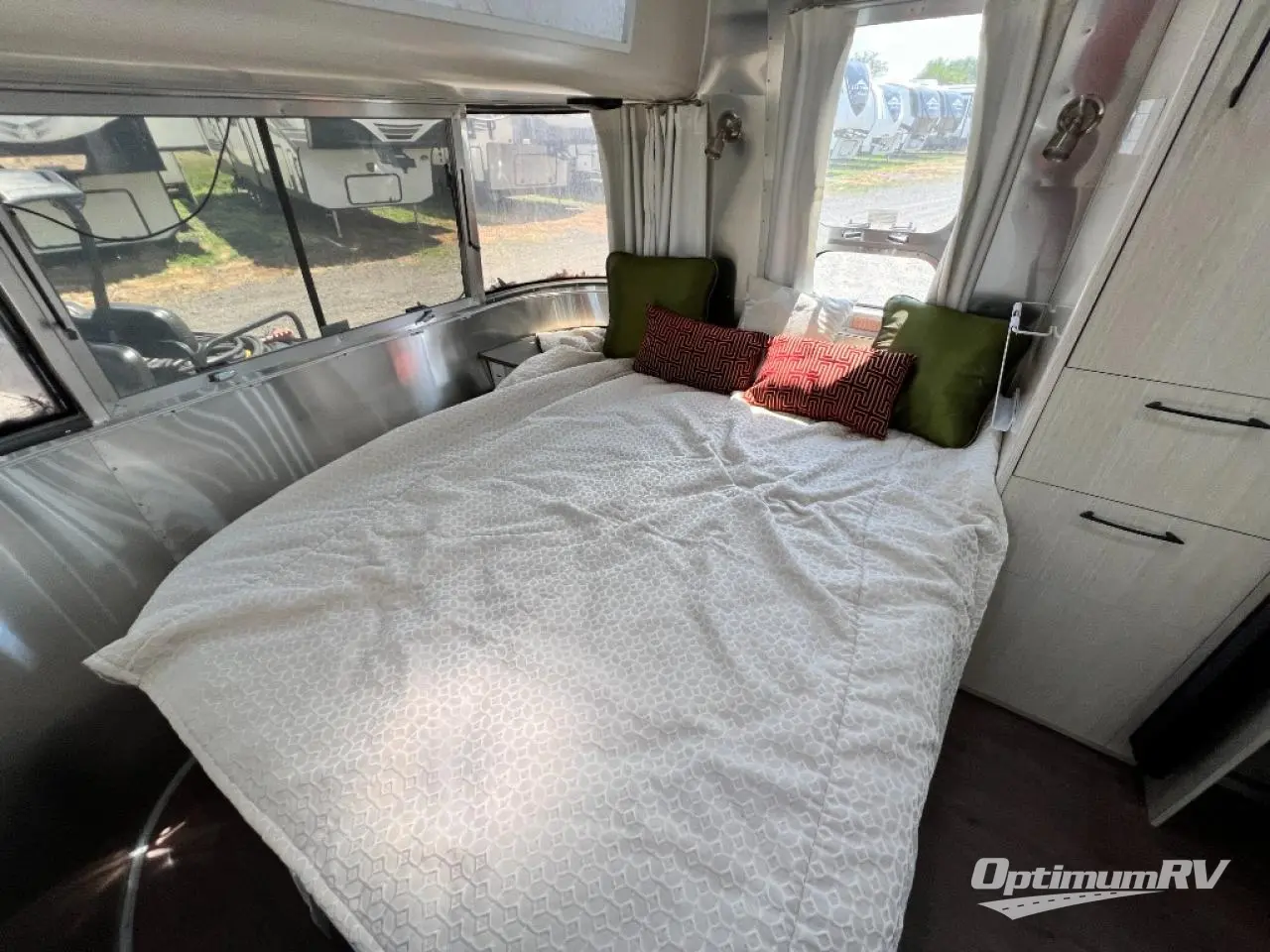 2018 Airstream International Serenity 23FB Photo 15