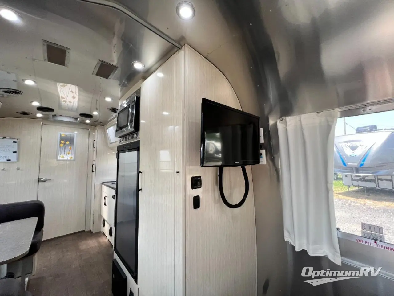 2018 Airstream International Serenity 23FB Photo 16