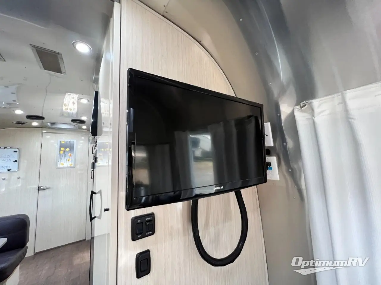 2018 Airstream International Serenity 23FB Photo 17