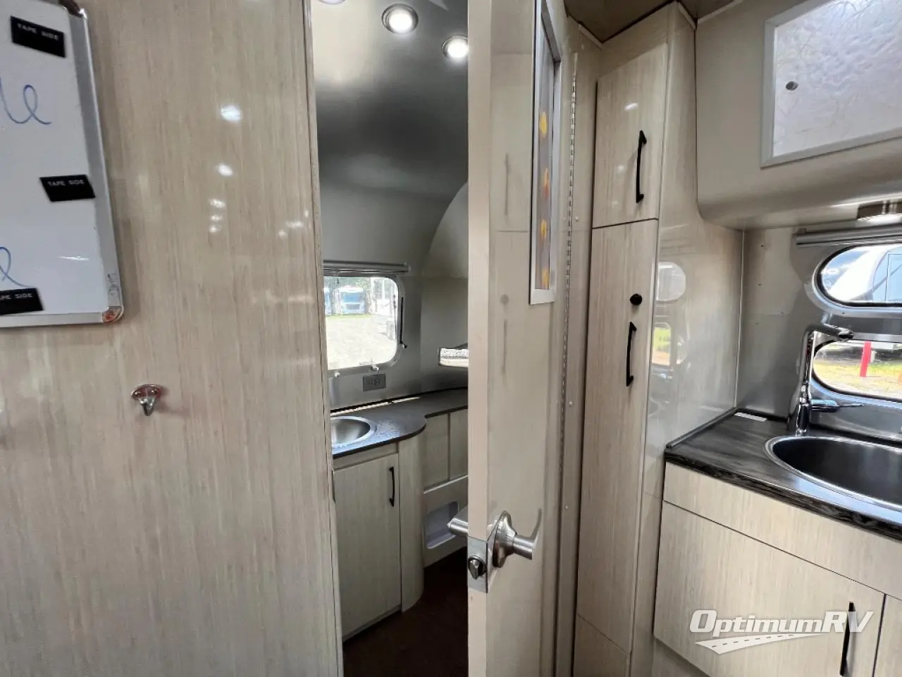 2018 Airstream International Serenity 23FB Photo 18