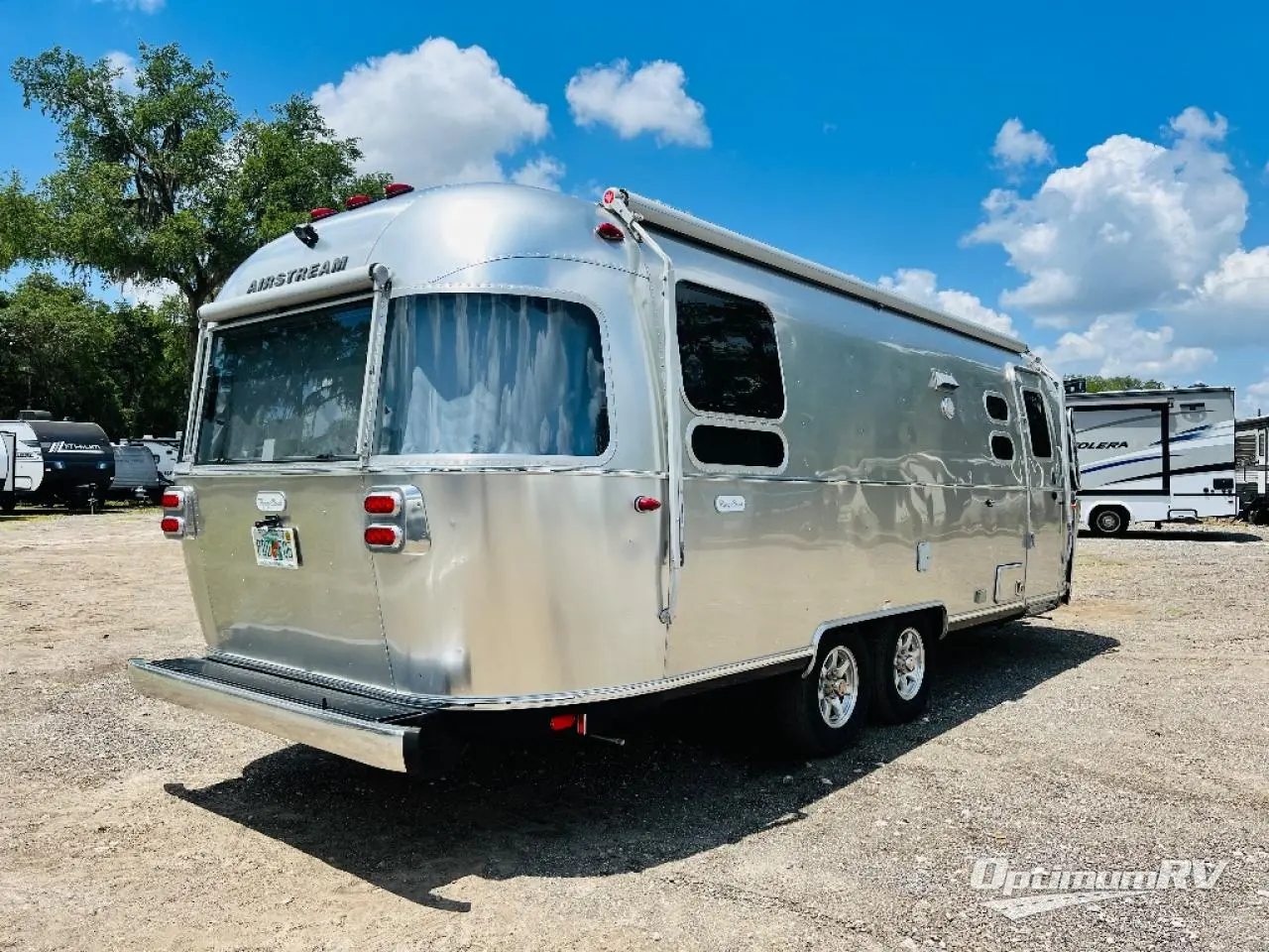 2020 Airstream Flying Cloud 25RB Photo 2