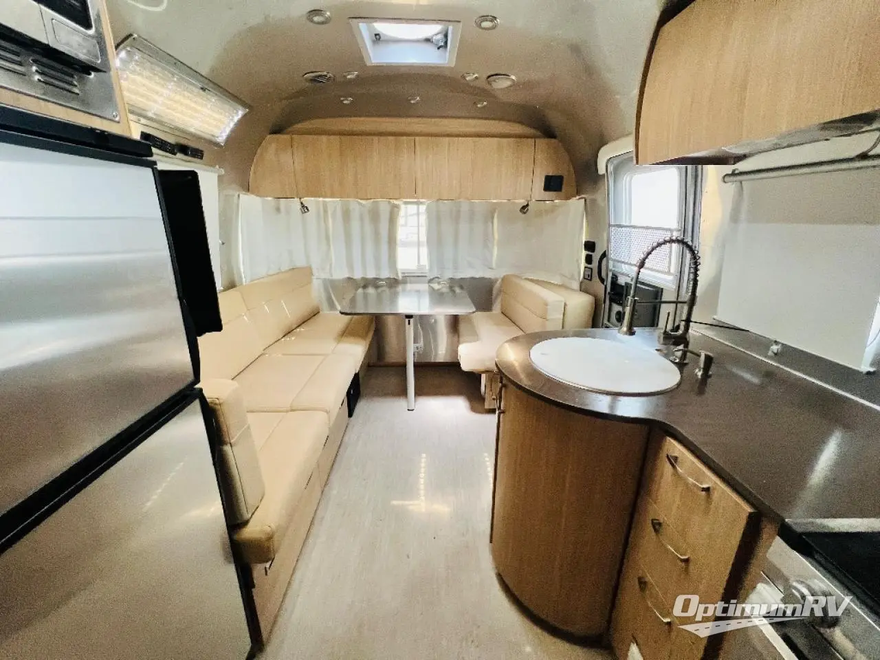 2020 Airstream Flying Cloud 25RB Photo 4