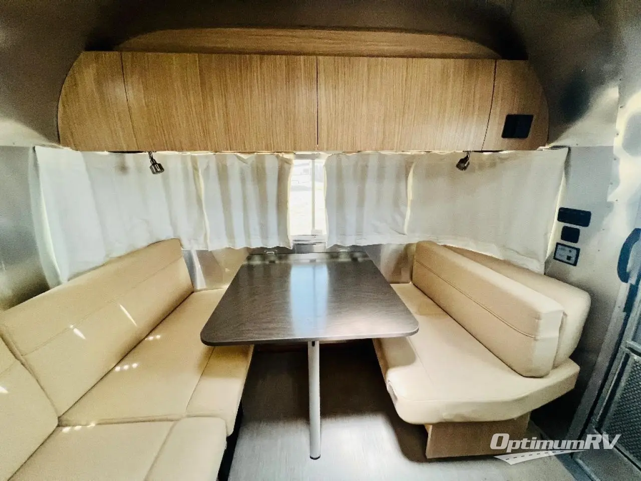 2020 Airstream Flying Cloud 25RB Photo 6