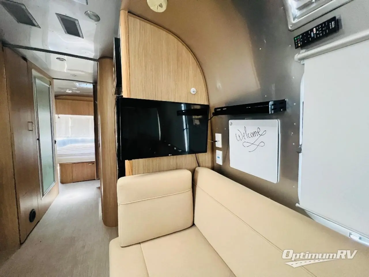 2020 Airstream Flying Cloud 25RB Photo 7
