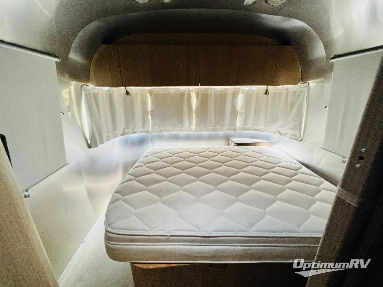 2020 Airstream Flying Cloud 25RB Photo 13