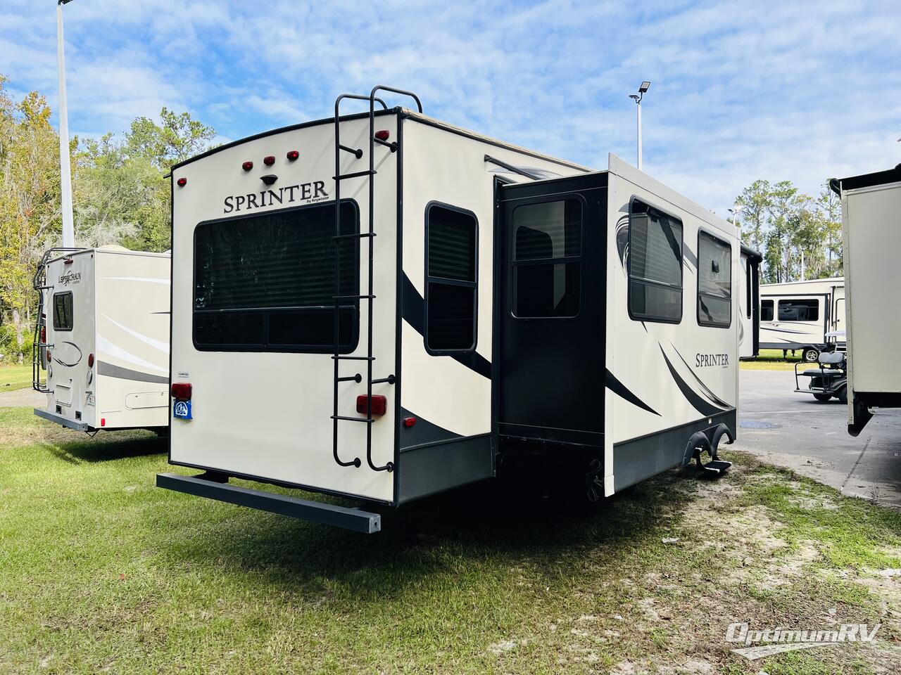 2018 Keystone Sprinter 298FWRLS Photo 2