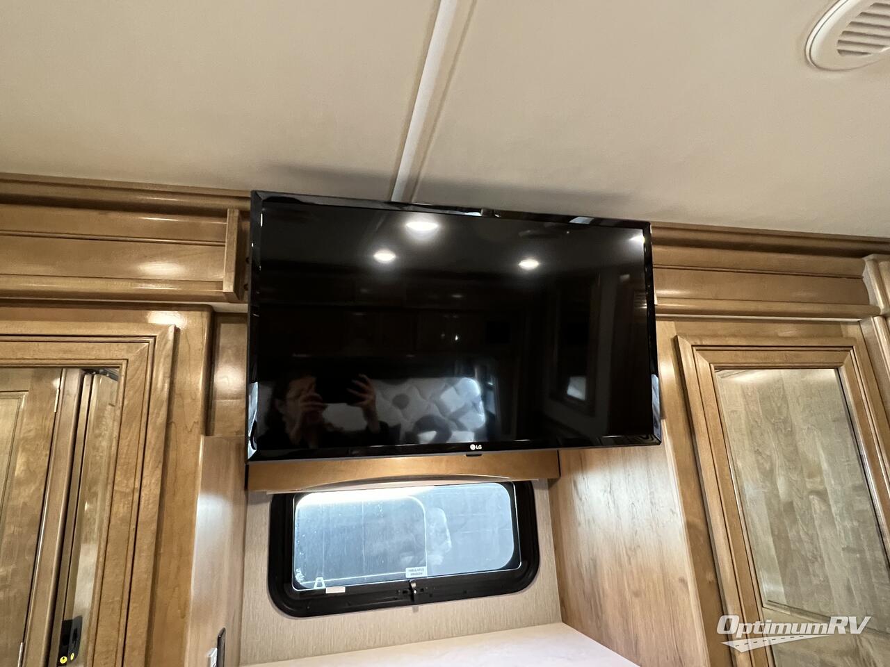 2021 Fleetwood Discovery LXE 40M Photo 24